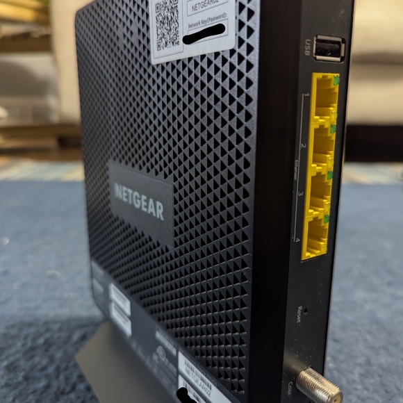 Netgear Nighthawk AC1900 Modem Router - Picture 9 of 10